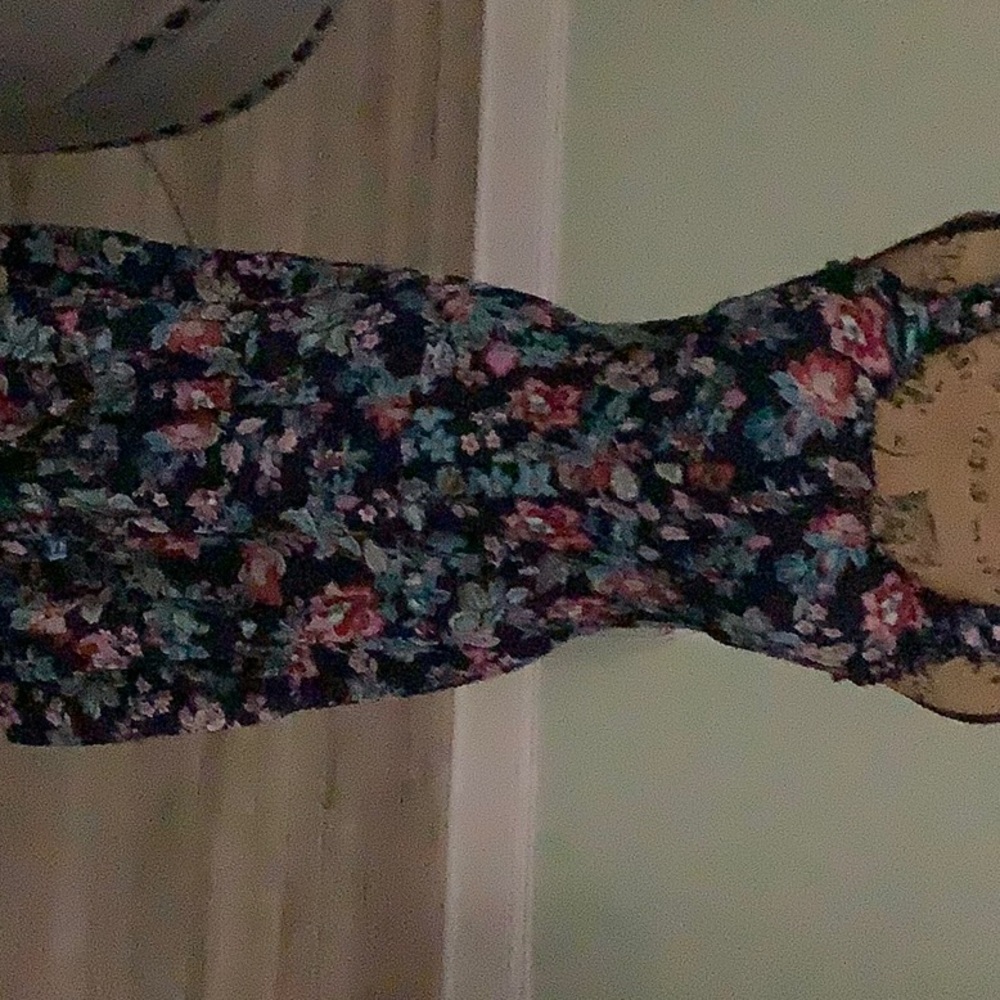 Boutique dress, multicolored flower, size medium. In good condition.